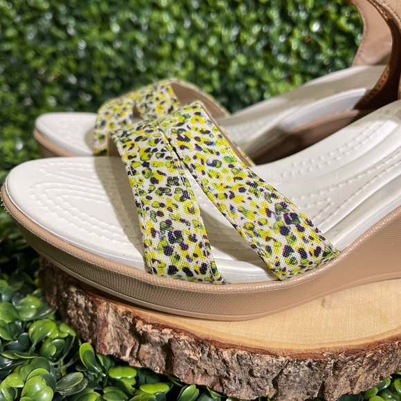 NWOT Crocs 7 Leigh Wedge Sandals - Picture 8 of 12